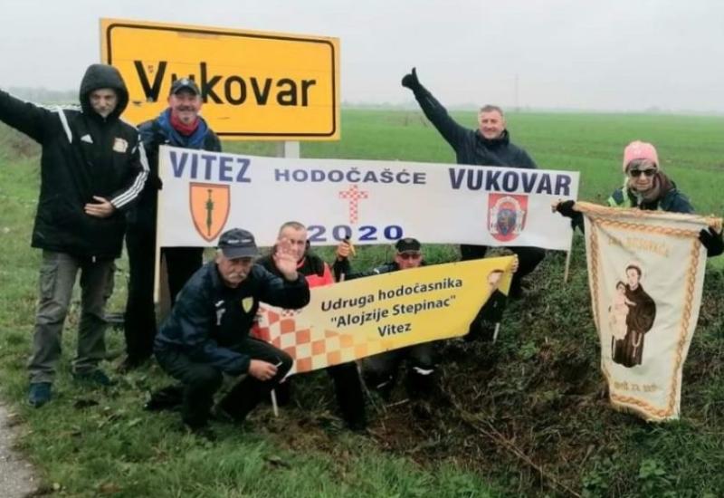 Članovi Udruge Alojzije Stepinac - Šest dana pješačili iz Središnje Bosne do Vukovara